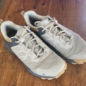 Women's Athletic Shoes in Cream and Gray